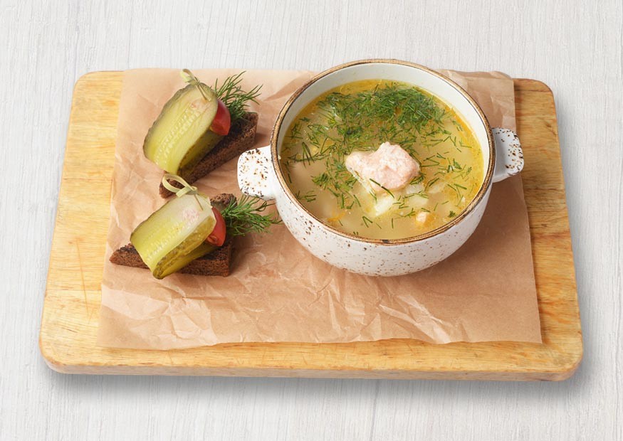 Aromatic ear of salmon and pike perch with croutons of Borodino bread