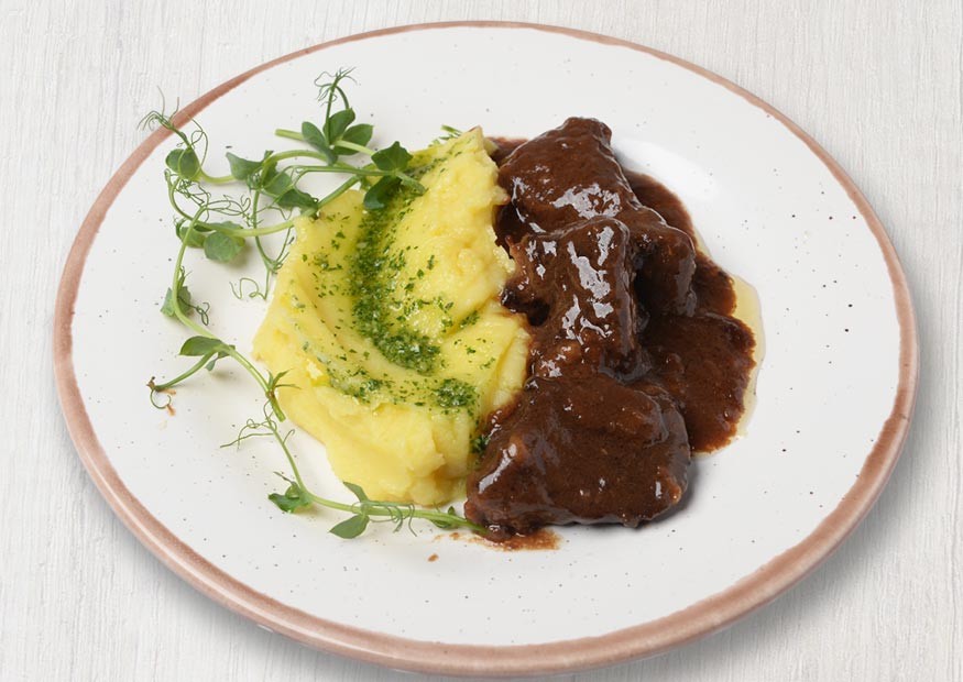 Veal cheeks with mashed potatoes