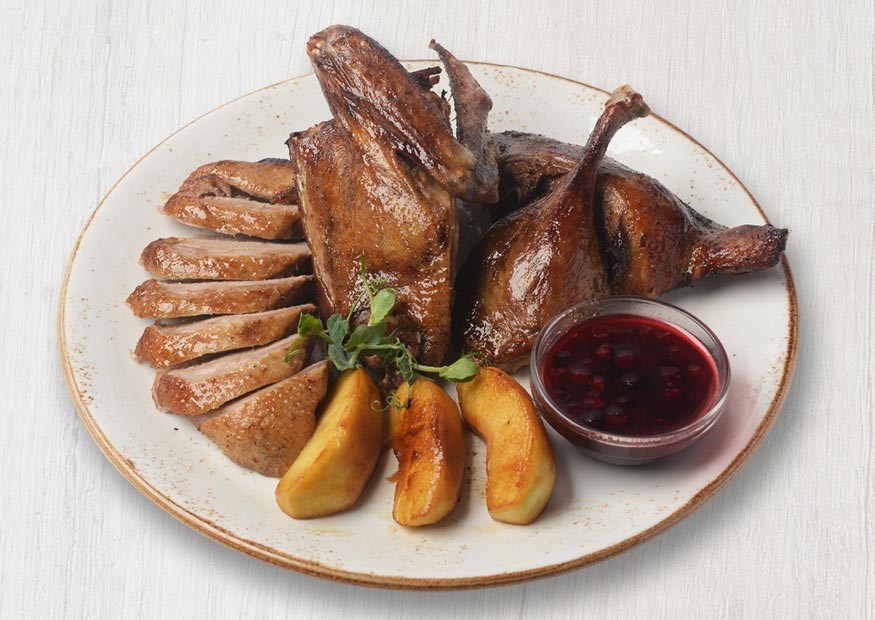 Duck roasted with apples 1/2