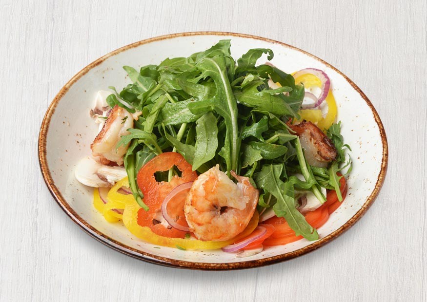 Arugula salad with shrimps