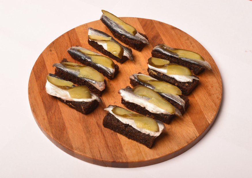 Borodino croutons with sprat